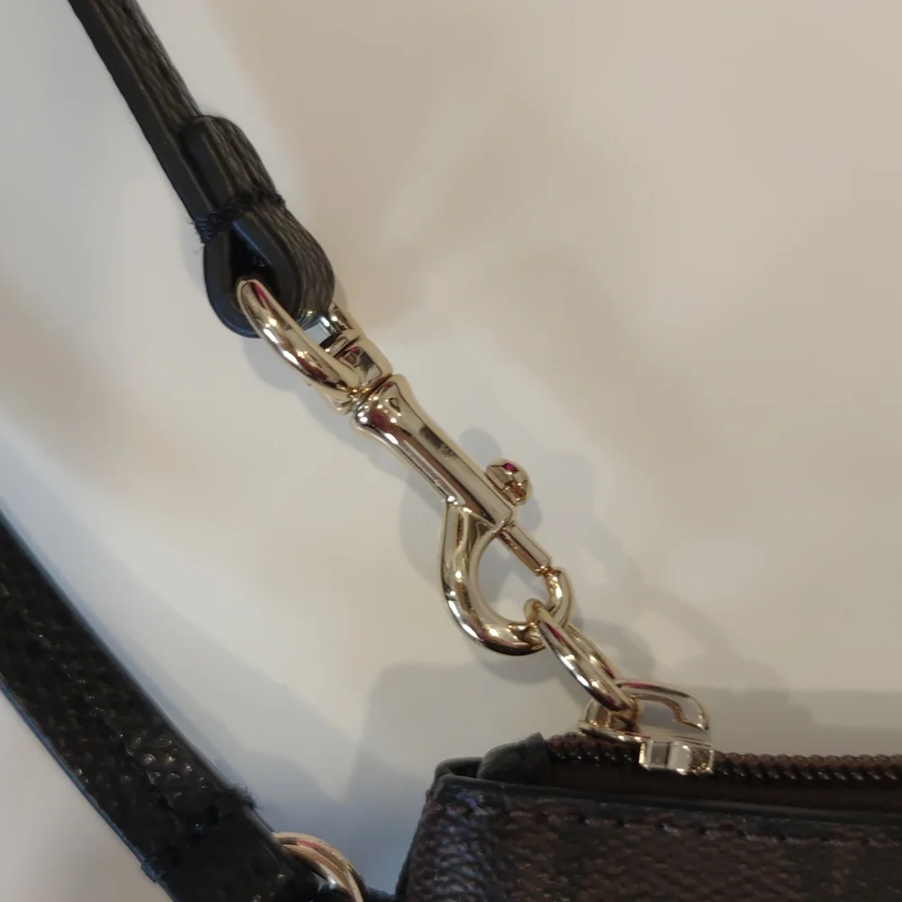 PRICE DROP!!  NWT COACH SMALL WRISTLET - Picture 4 of 4